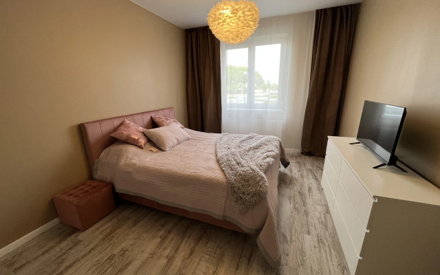 Uyutnoye gnezdyshko na Zapadnom plyazhe Baltiki Flat