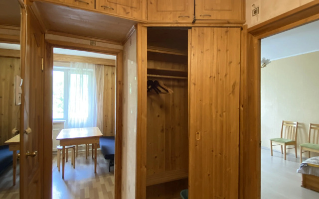 S Bolshoy Krovatyyu U Metro Prospekt Prosvescheniya Apartments