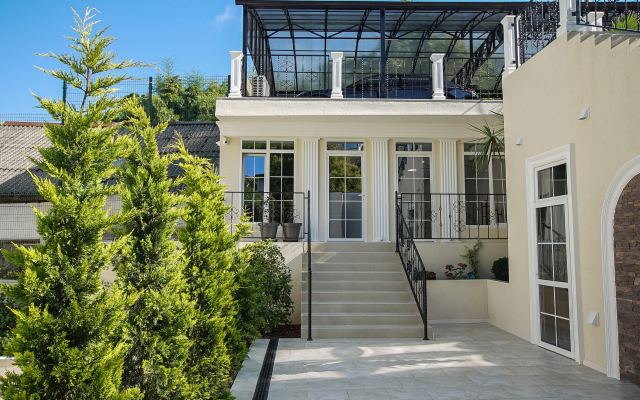 The White Residence Guest House