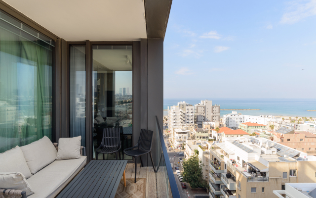 High End & City View by FeelHome
