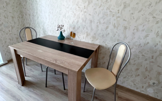 Apartamenty S Balkonom Na Revolyutsii 48v