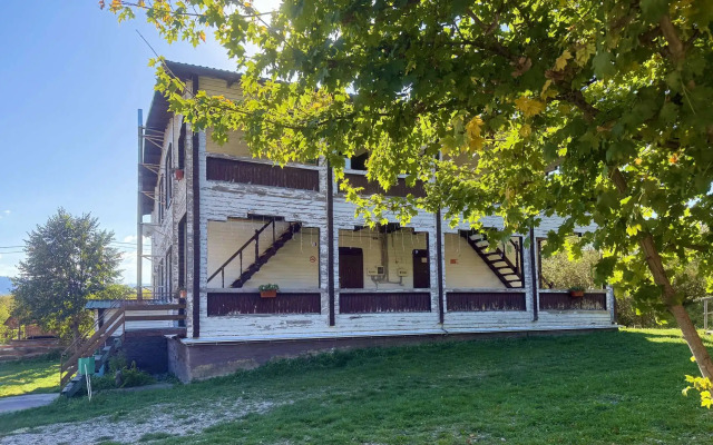 Thach from Travel Hotels Entourage