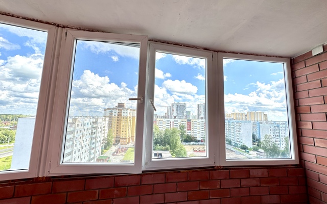 v novostroyke ryadom s khramom Vozneseniya Gospodnya Apartments