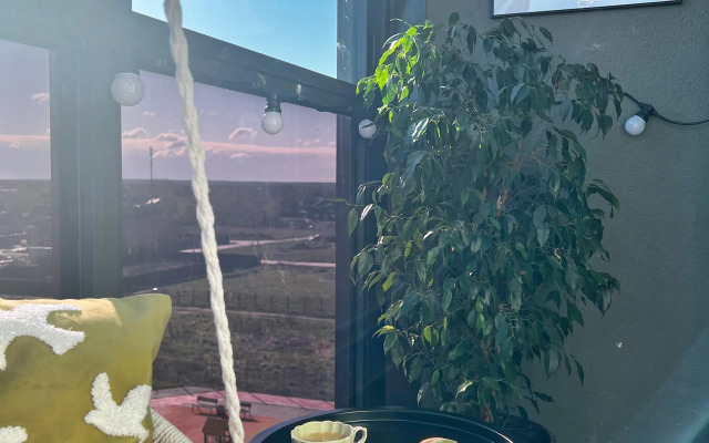 Uyutnaya Dvukhurovnevaya Na Arkhitektora Danini Flat
