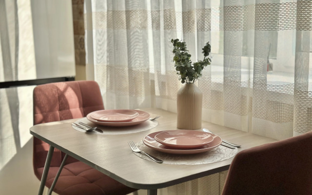 Na Allee Geroyev v Antichnom stile Apartments