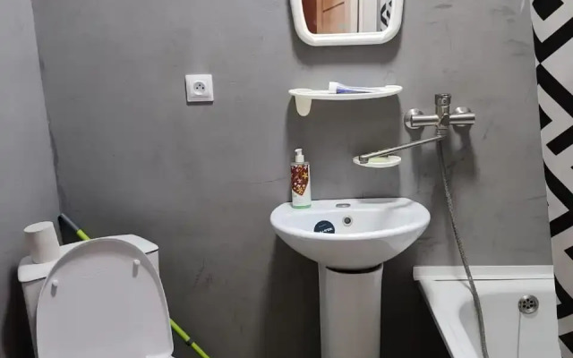 V Tsentre Starogo Rostova-Na-Donu Flat
