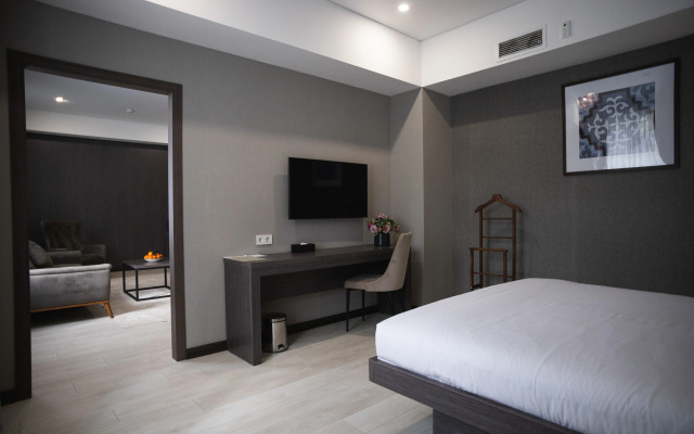 Отель Grand Hotel Kazybek Bi