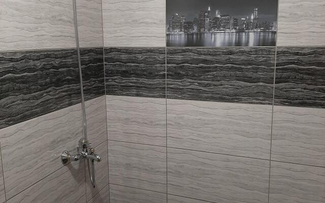 Trekhkomnatnaya Kvartira V Tsentre Na Poptsova