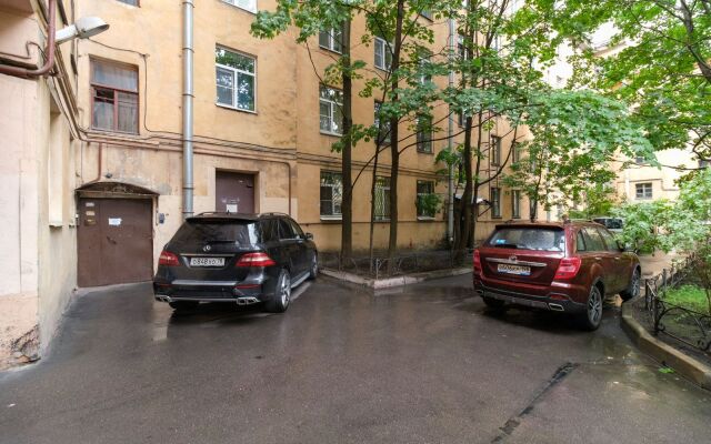 V Tsentre U Metro Apartments