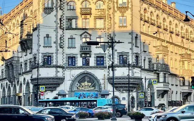 Квартира Просторная студия у театра Андрея Миронова