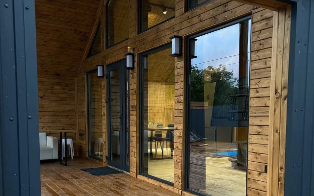 Частный дом Barn-House у леса с бассейном и банным чаном