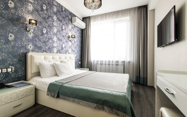 Отель Корона