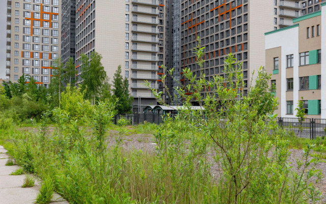 Studiya u Metro Parnas Apartments