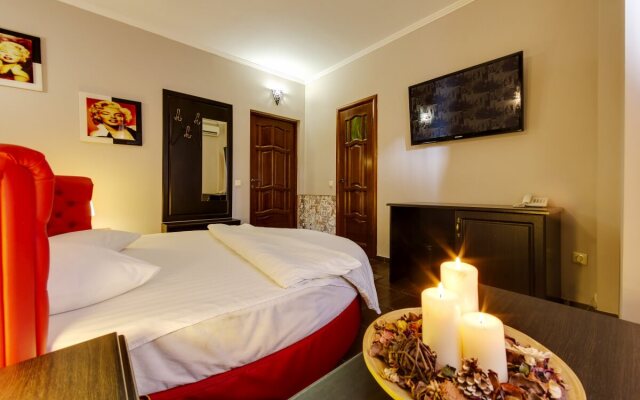 Marton Dona Hotel