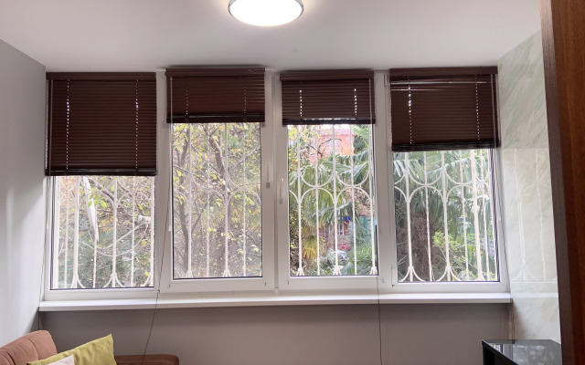 Квартира Уютная в Тихом Центре на Роз 61 10 Минут до Моря