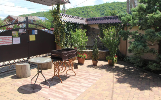 Na Lugovoy Guest House