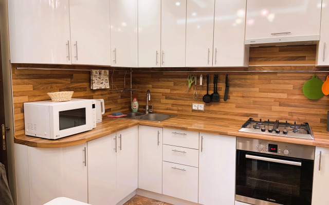 Квартира Уютная в Тихом Центре на Роз 65 10 Минут до Моря