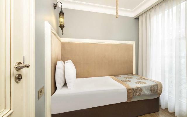 Raymond Old City Hotel