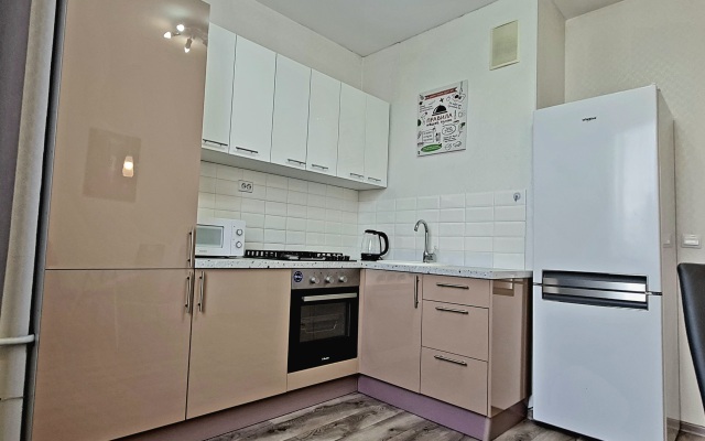 V 2 Minutakh Ot Verkhnego Ozera Flat