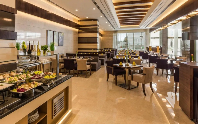 Golden Tulip Media Hotel