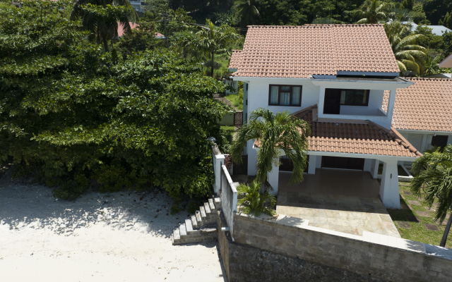 Ocean View Villa - Beauvallon Villas