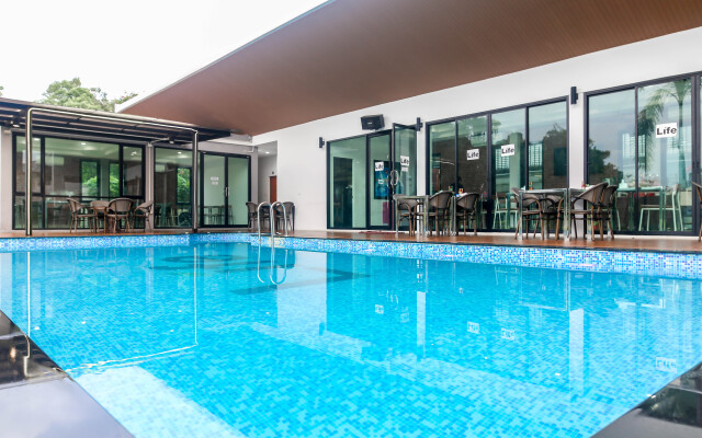 Отель Life Grand Chiang Mai