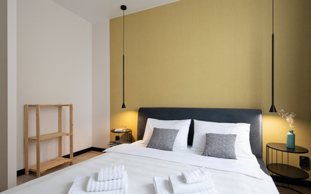 Апартаменты улучшенные в новом доме с качелей