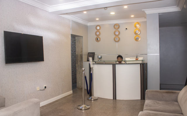 Отель Mayors & Diplomat Suites Opebi