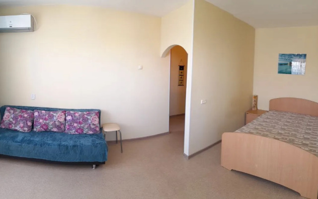 Na Ulitse Leningradskaya 25A Flat