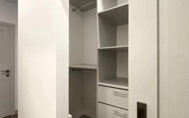 Апартаменты-студия улучшенная с кроватью двуспальным диваном и гардеробной 2 этаж