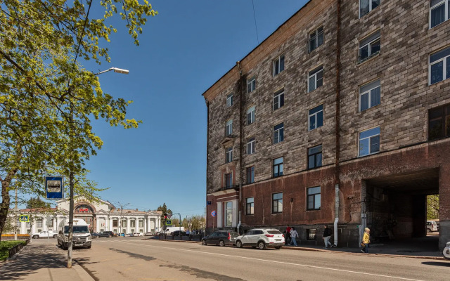 FullHouseApart dizaynerskaya chetyrekhmestnaya studiya na vokzal'noy ploshchadi Apartments