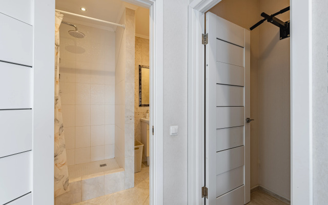 Dvukhetazhnaya S Terrasoy Otdykh U Ruchyya Flat