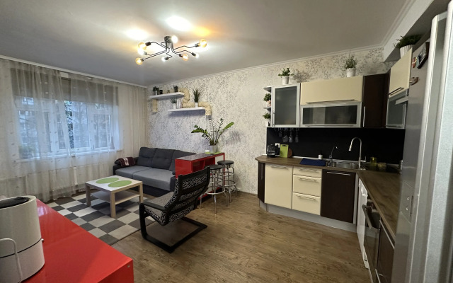 Yevrodvushka Poema-Apart Na Yesenina Flat