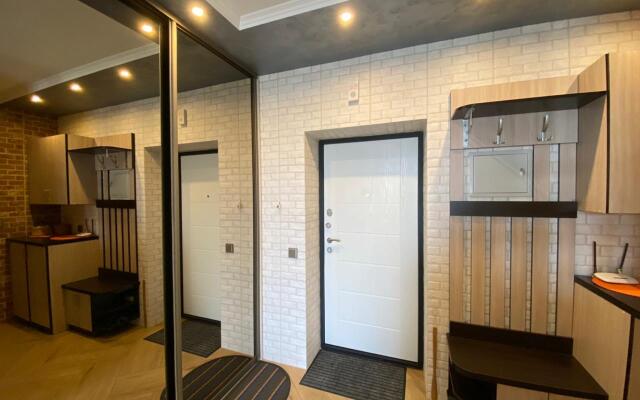 V Tsentre U Morya Apartments