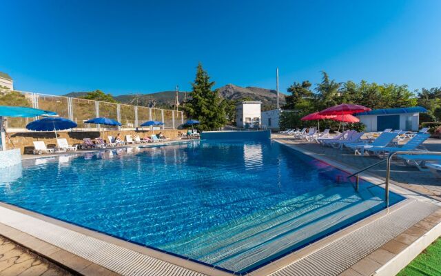 Kurortny Hotel Atelika Gorizont Sudak 2**