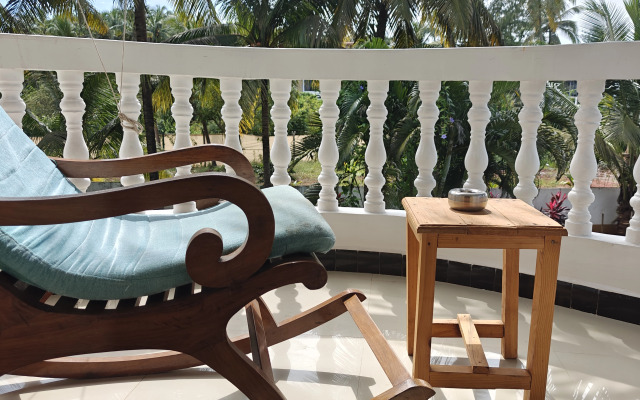 SOLS Backyard Bungalow