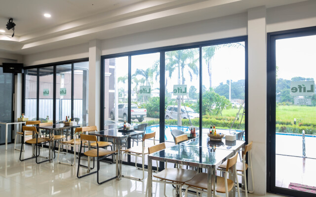 Отель Life Grand Chiang Mai