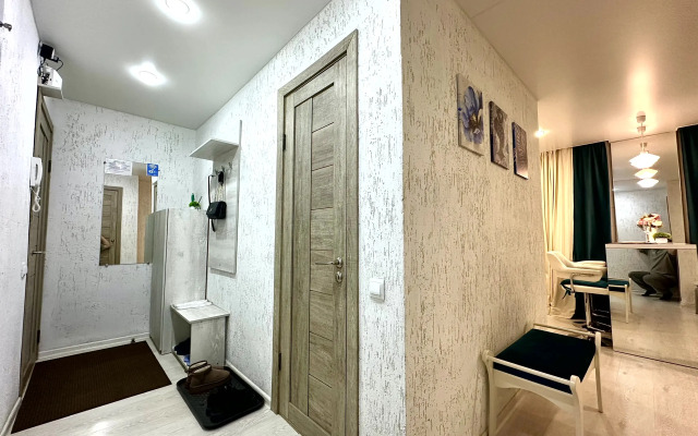 Квартира-студия рядом с ТЦ Тополь Сети апартаментов На время