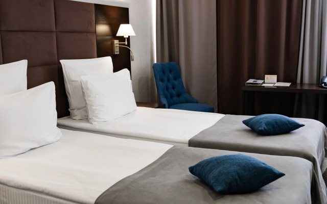 Ariya Hotel