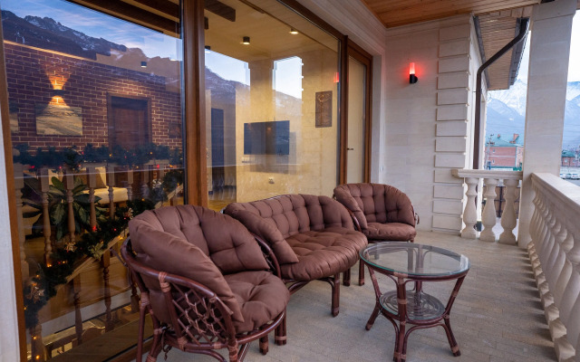 Частный Дом в Горах с Бассейном