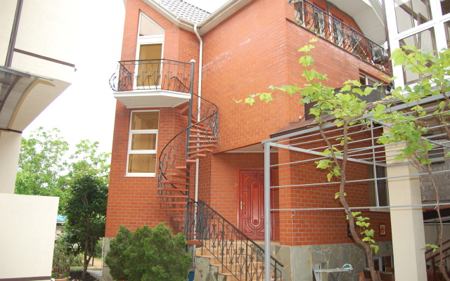 Letniy Briz Guest House