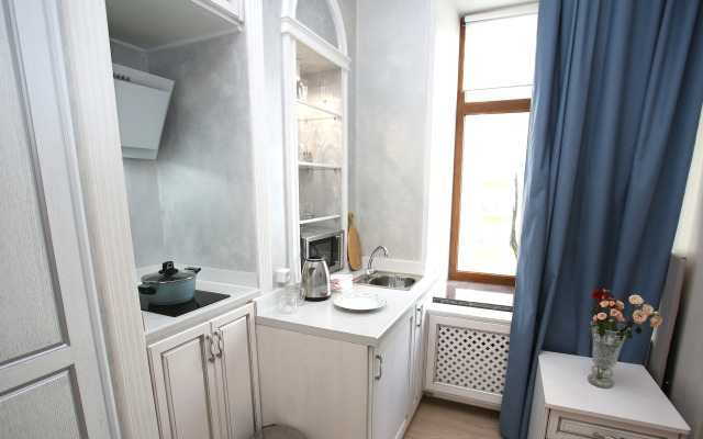Dvukhurovnevye Nevsky 5 Apartment