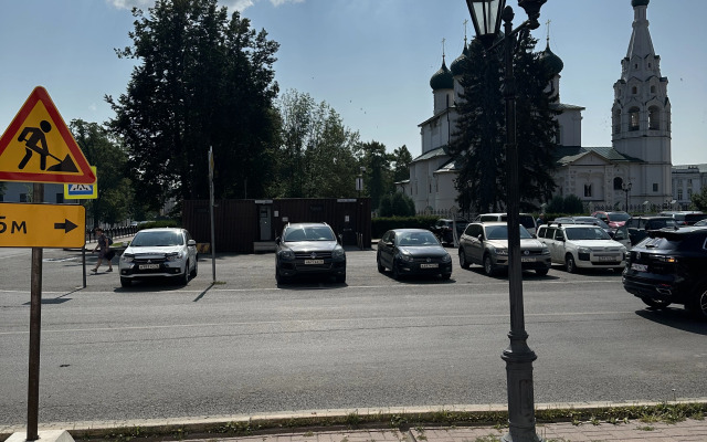 Dvuhkomnatnye na Sutki Apartments