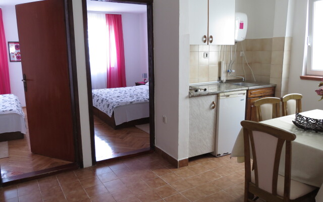 More 1/4 Apartments