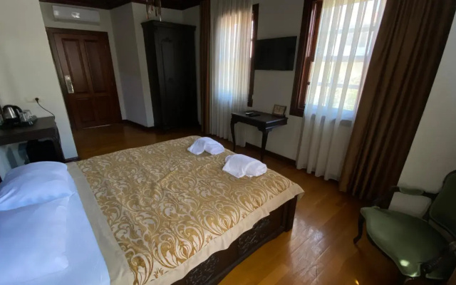 WOO Town Suites