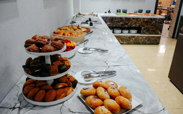 Sedymoye Nebo Hotel