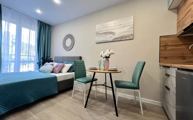 Tryokhmestnye S Balkonom Apartments