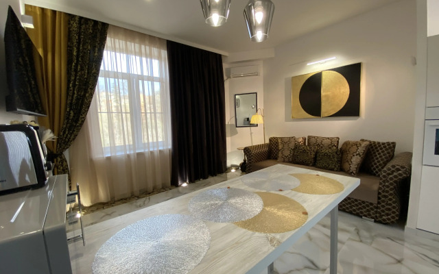 Апартаменты в современном стиле с камином