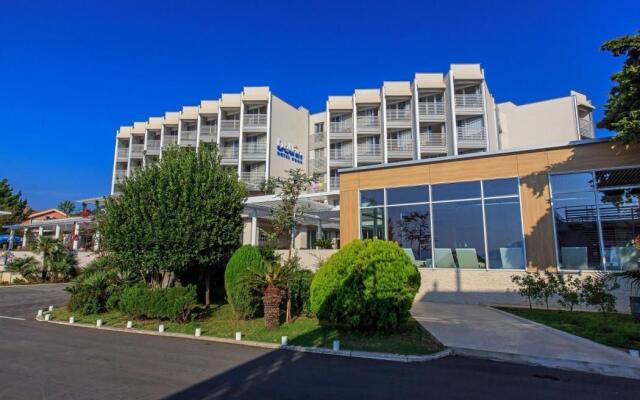 Carine Hotel Delfin