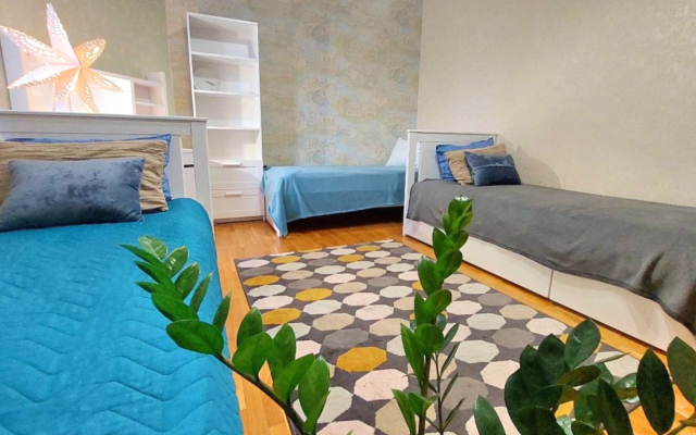 Семейные апартаменты в центре рядом с метро и набережной озера Кабан